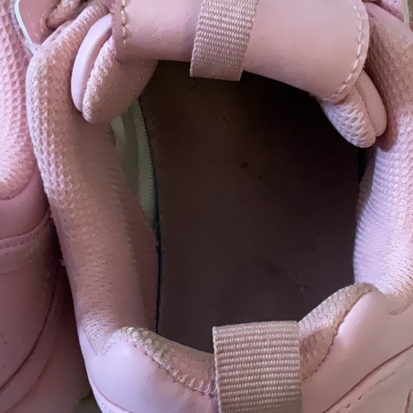 Pink Filas - Picture 6 of 7